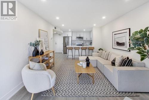 Ph14 - 701 King Street W, Toronto, ON - Indoor Photo Showing Living Room