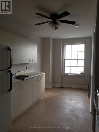 6745 Main Street, Whitchurch-Stouffville, ON - Indoor Photo Showing Kitchen