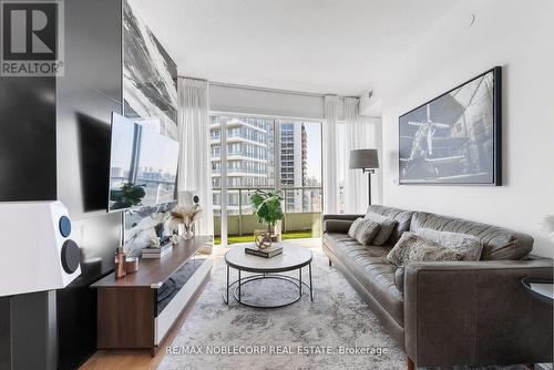 3008 - 117 Mcmahon Drive, Toronto, ON - Indoor Photo Showing Living Room