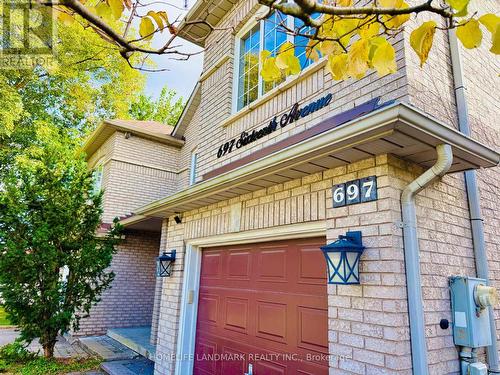 697 Sixteenth Avenue, Richmond Hill, ON - Outdoor