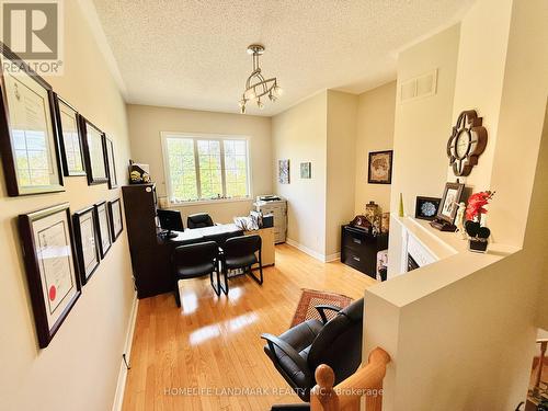 697 Sixteenth Avenue, Richmond Hill, ON - Indoor