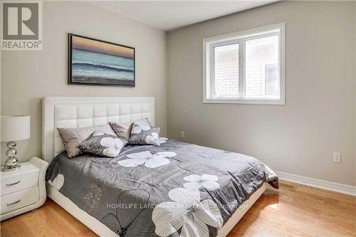 697 Sixteenth Avenue, Richmond Hill, ON - Indoor Photo Showing Bedroom