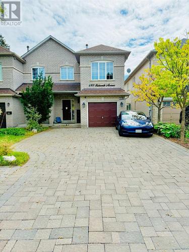 697 Sixteenth Avenue, Richmond Hill, ON - Outdoor