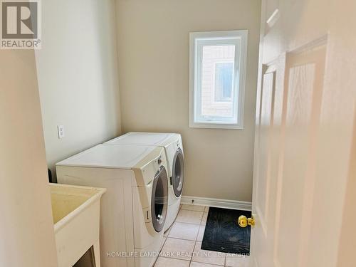 697 Sixteenth Avenue, Richmond Hill, ON - Indoor Photo Showing Laundry Room