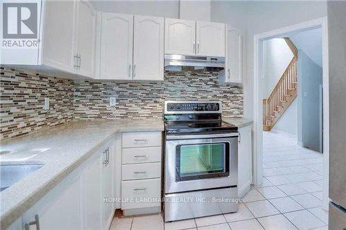 697 Sixteenth Avenue, Richmond Hill, ON - Indoor Photo Showing Kitchen With Upgraded Kitchen