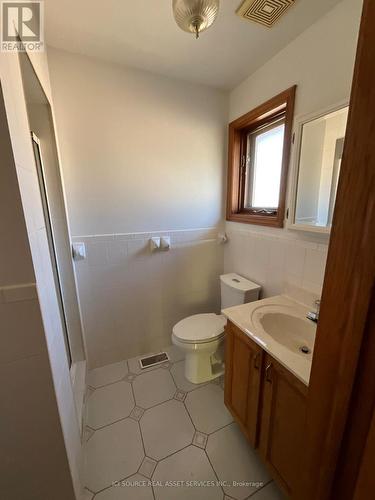 84 Montmorency Drive, Hamilton, ON - Indoor Photo Showing Bathroom