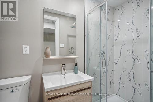 7 - 4 Victoria Street S, Hamilton, ON - Indoor Photo Showing Bathroom