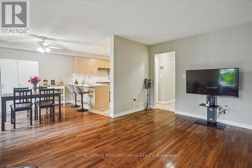 7 - 4 Victoria Street S, Hamilton, ON - Indoor Photo Showing Living Room