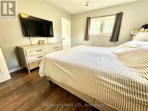 109006 Hwy 7, Tweed, ON - Indoor Photo Showing Bedroom