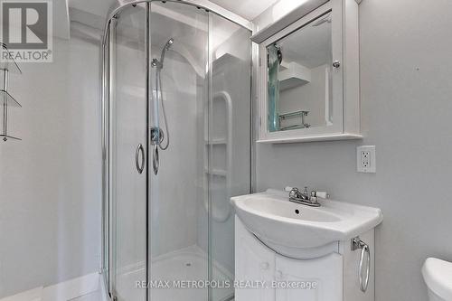 66 Shakespeare Crescent, Barrie, ON - Indoor Photo Showing Bathroom