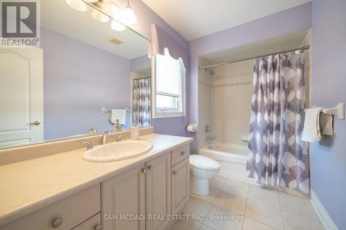 35 Hanton Crescent, Caledon, ON - Indoor Photo Showing Bathroom