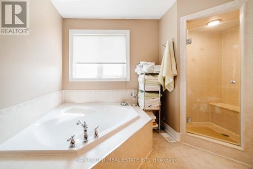 35 Hanton Crescent, Caledon, ON - Indoor Photo Showing Bathroom