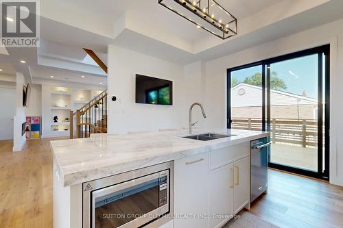 117 Martha Street, Caledon, ON - Indoor Photo Showing Kitchen With Upgraded Kitchen