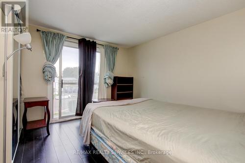 8 Heatherside Court, Brampton, ON - Indoor Photo Showing Bedroom