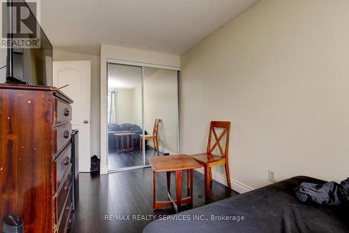 8 Heatherside Court, Brampton, ON - Indoor Photo Showing Bedroom