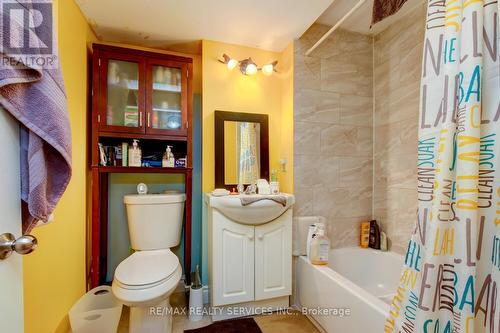 8 Heatherside Court, Brampton, ON - Indoor Photo Showing Bathroom