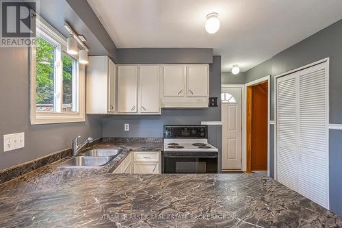 28 Rosamond Crescent, London, ON - Indoor Photo Showing Kitchen With Double Sink