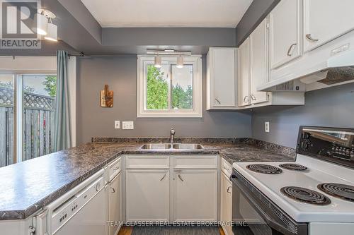 28 Rosamond Crescent, London, ON - Indoor Photo Showing Kitchen With Double Sink