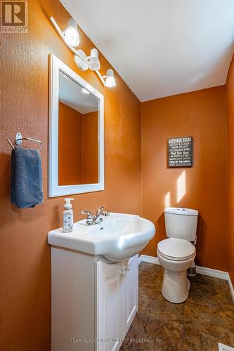 28 Rosamond Crescent, London, ON - Indoor Photo Showing Bathroom