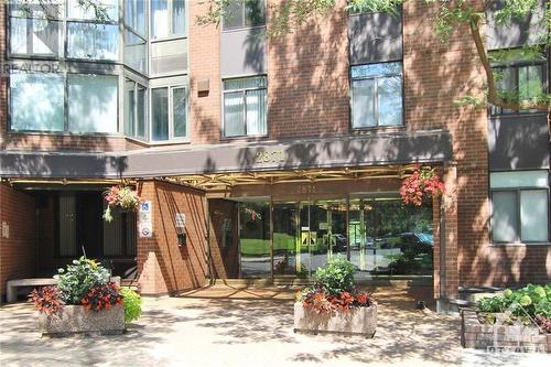 2871 Richmond Road Unit#410, Ottawa, ON - Outdoor