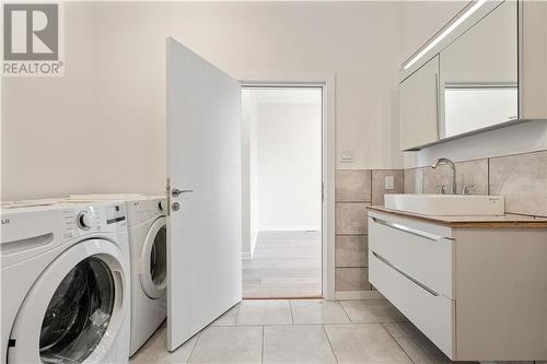 14 King Street Unit#A, Cornwall, ON - Indoor Photo Showing Laundry Room