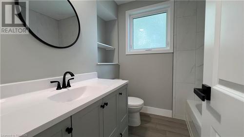 Second Level Bathroom - 213 5Th Avenue, Hanover, ON - Indoor Photo Showing Bathroom