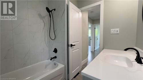 Second Level Bathroom - 213 5Th Avenue, Hanover, ON - Indoor Photo Showing Bathroom