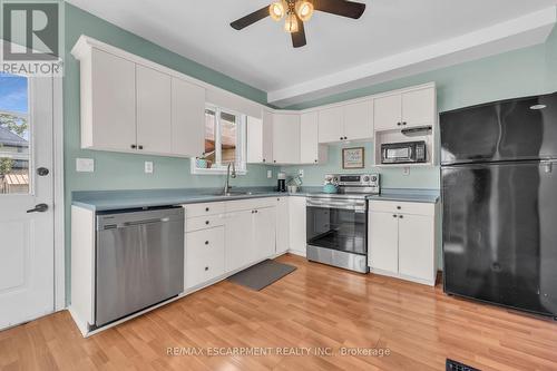 10 Roxborough Avenue, Hamilton, ON - Indoor Photo Showing Kitchen