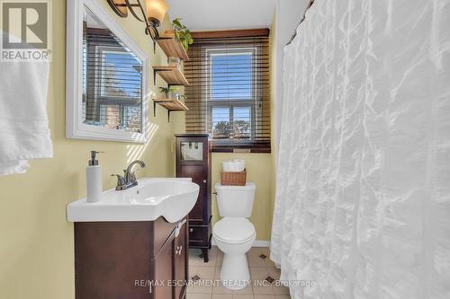 10 Roxborough Avenue, Hamilton, ON - Indoor Photo Showing Bathroom