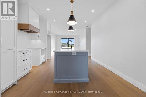 3877 Campbell Street N, London, ON - Indoor Photo Showing Kitchen