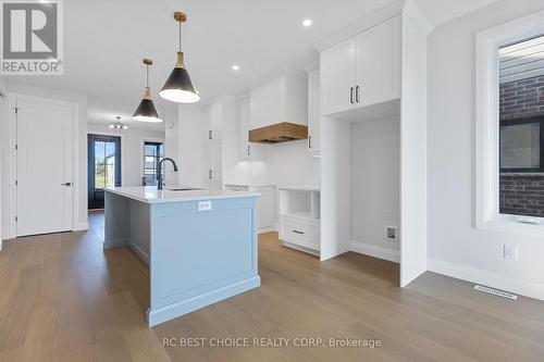 3877 Campbell Street N, London, ON - Indoor Photo Showing Kitchen