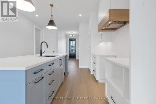 3877 Campbell Street N, London, ON - Indoor Photo Showing Kitchen