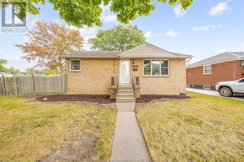 1110 Esdras Place, Windsor, ON - Outdoor