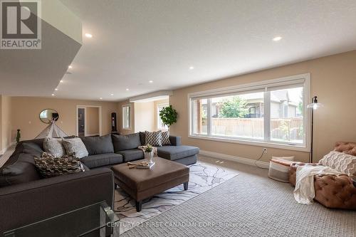 2386 Torrey Pines Way, London, ON - Indoor Photo Showing Living Room