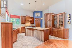 Kitchen+dining room have dual access to WI pantry - 