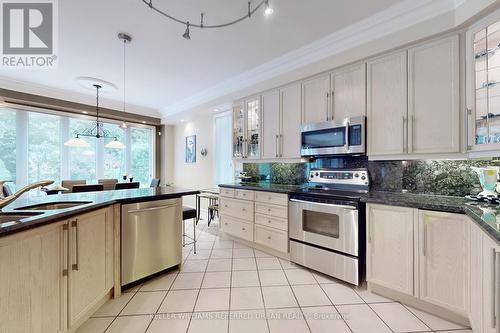 119 Thornhill Woods Drive, Vaughan, ON - Indoor Photo Showing Kitchen With Upgraded Kitchen