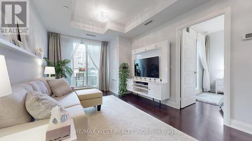 303 - 1 Uptown Drive, Markham, ON - Indoor Photo Showing Living Room