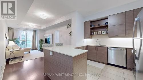 303 - 1 Uptown Drive, Markham, ON - Indoor Photo Showing Kitchen