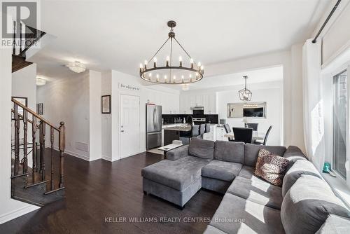 1001 Barton Way, Innisfil, ON - Indoor Photo Showing Living Room