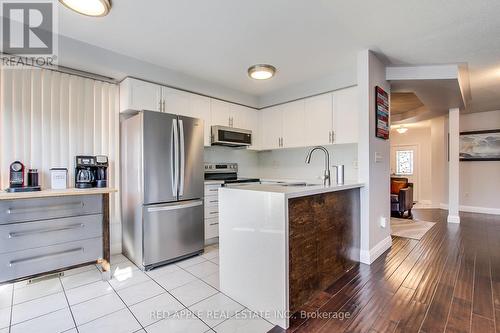 19 Long Point Drive, Richmond Hill, ON - Indoor Photo Showing Kitchen