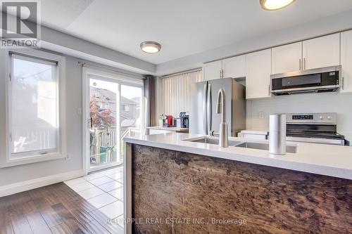 19 Long Point Drive, Richmond Hill, ON - Indoor Photo Showing Kitchen