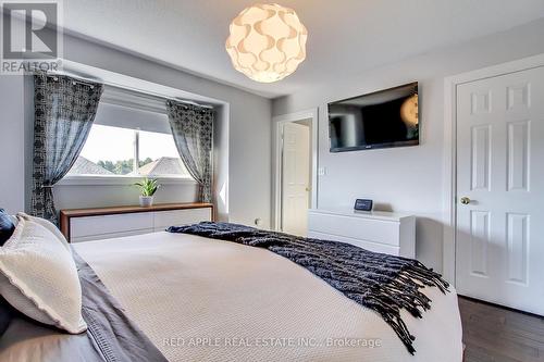 19 Long Point Drive, Richmond Hill, ON - Indoor Photo Showing Bedroom