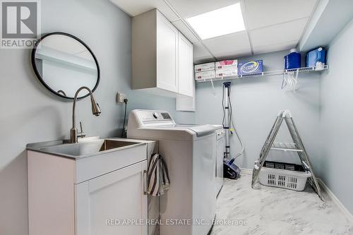 19 Long Point Drive, Richmond Hill, ON - Indoor Photo Showing Laundry Room