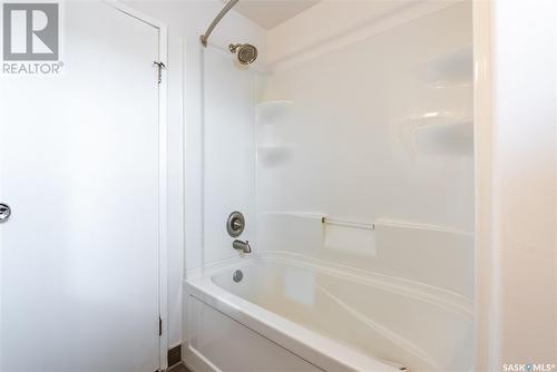 427 Sylvian Crescent, Saskatoon, SK - Indoor Photo Showing Bathroom