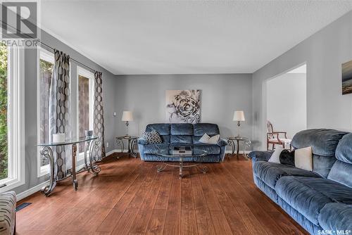 427 Sylvian Crescent, Saskatoon, SK - Indoor Photo Showing Living Room