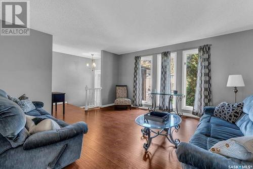 427 Sylvian Crescent, Saskatoon, SK - Indoor Photo Showing Living Room