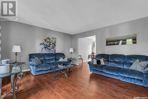 427 Sylvian Crescent, Saskatoon, SK - Indoor Photo Showing Living Room