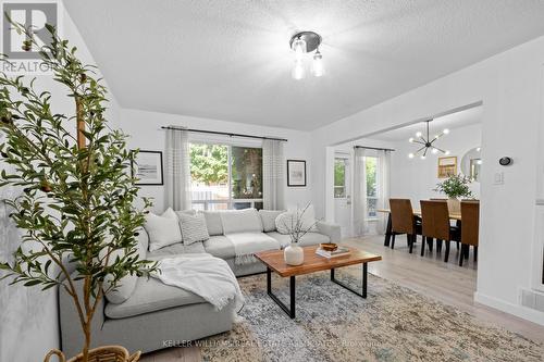 27 - 3065 Lenester Drive, Mississauga, ON - Indoor Photo Showing Living Room