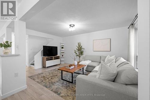 27 - 3065 Lenester Drive, Mississauga, ON - Indoor Photo Showing Living Room