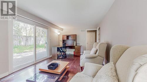 2257 Devon Road, Oakville, ON - Indoor Photo Showing Living Room